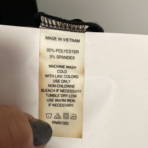 Chaus  New York cold shoulder top size s - Picture 4 of 8